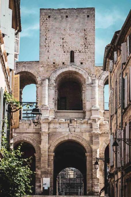 Appartement A Pied Du Centre Avec Place De Parking Arles Luaran gambar