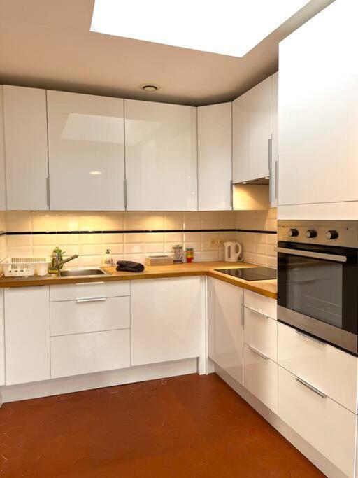 Appartement A Pied Du Centre Avec Place De Parking Arles Luaran gambar