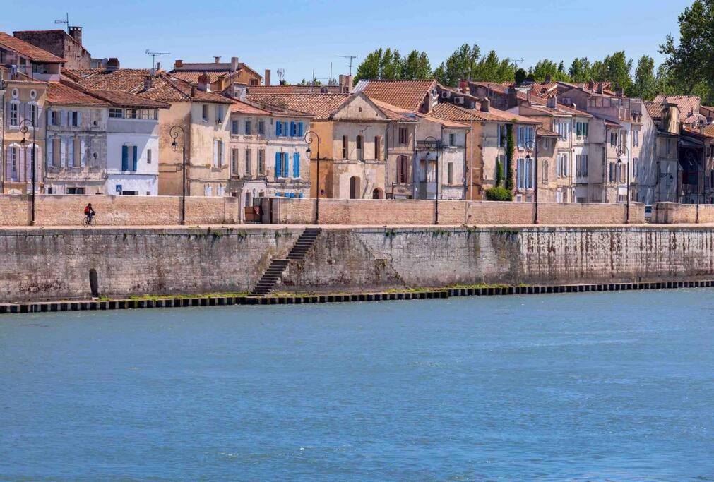 Appartement A Pied Du Centre Avec Place De Parking Arles Luaran gambar