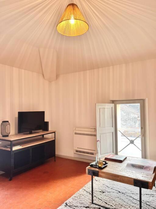 Appartement A Pied Du Centre Avec Place De Parking Arles Luaran gambar