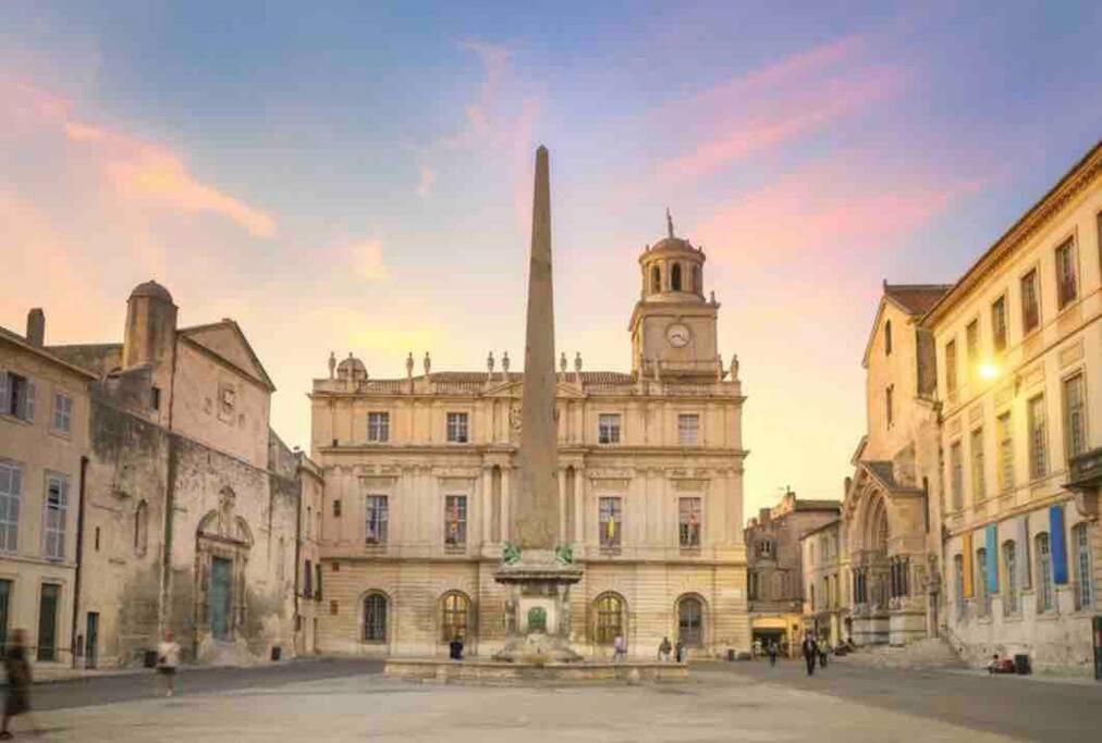 Appartement A Pied Du Centre Avec Place De Parking Arles Luaran gambar
